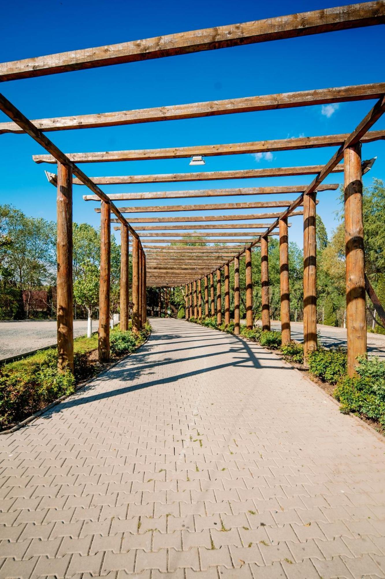 Hotel Montana Garden Răşinari Exterior foto